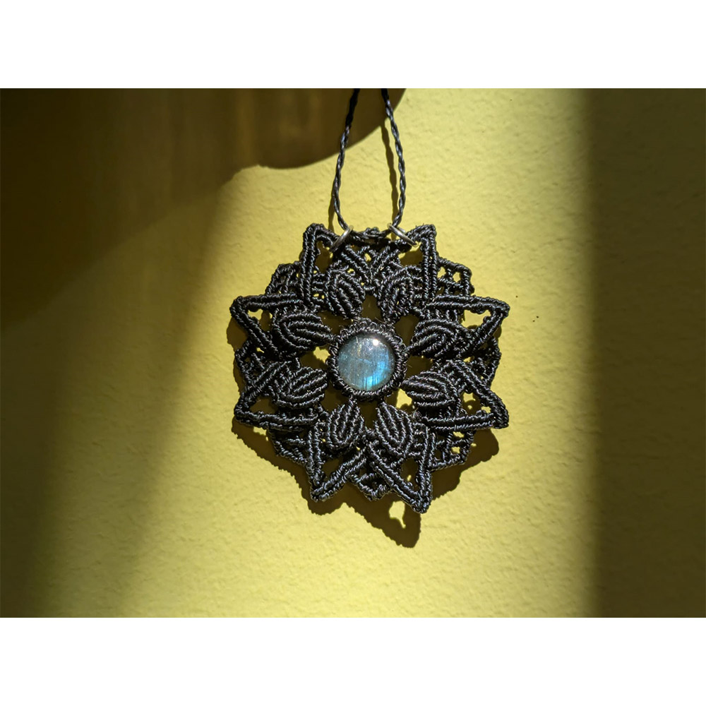 Colgante mandala con labradorita