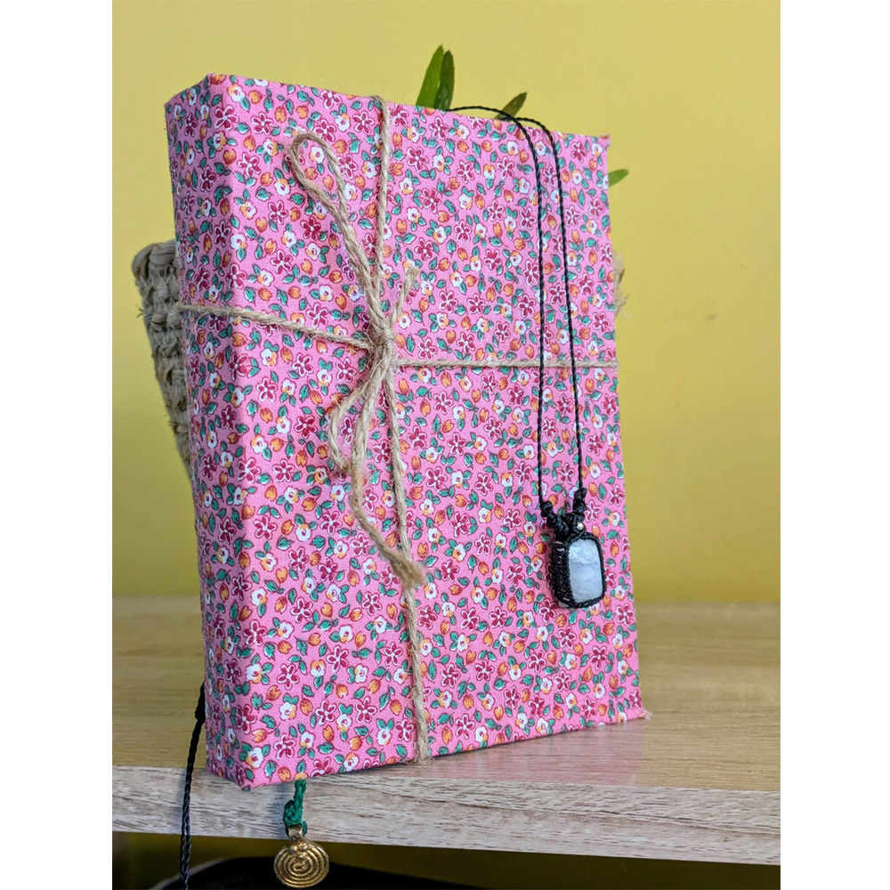 Cuaderno artesanal con colgante
